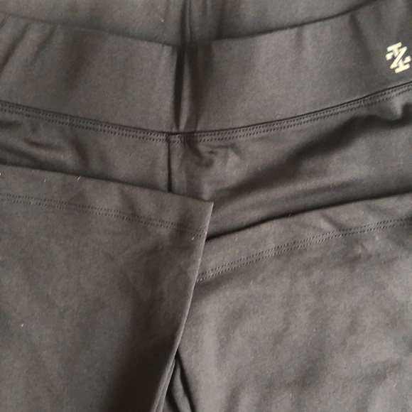 IZOD GOLF YOGA PANTS. - Picture 4 of 5